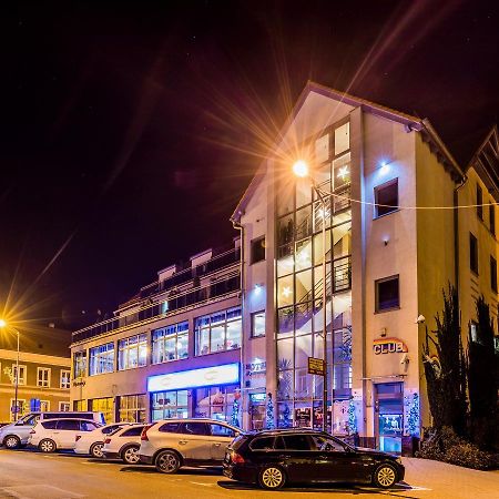 Hotel Restauracja Teczowa ลูบาน ภายนอก รูปภาพ