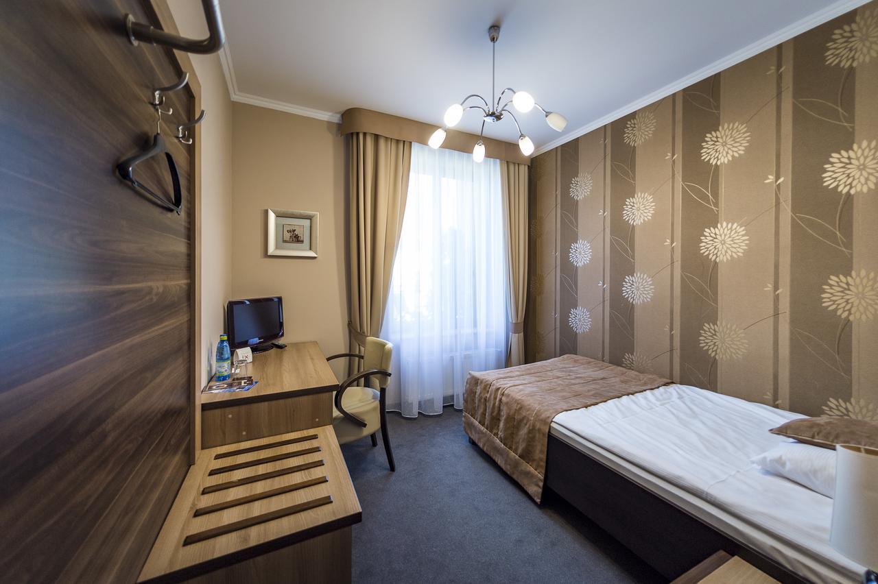 Hotel Restauracja Teczowa ลูบาน ภายนอก รูปภาพ