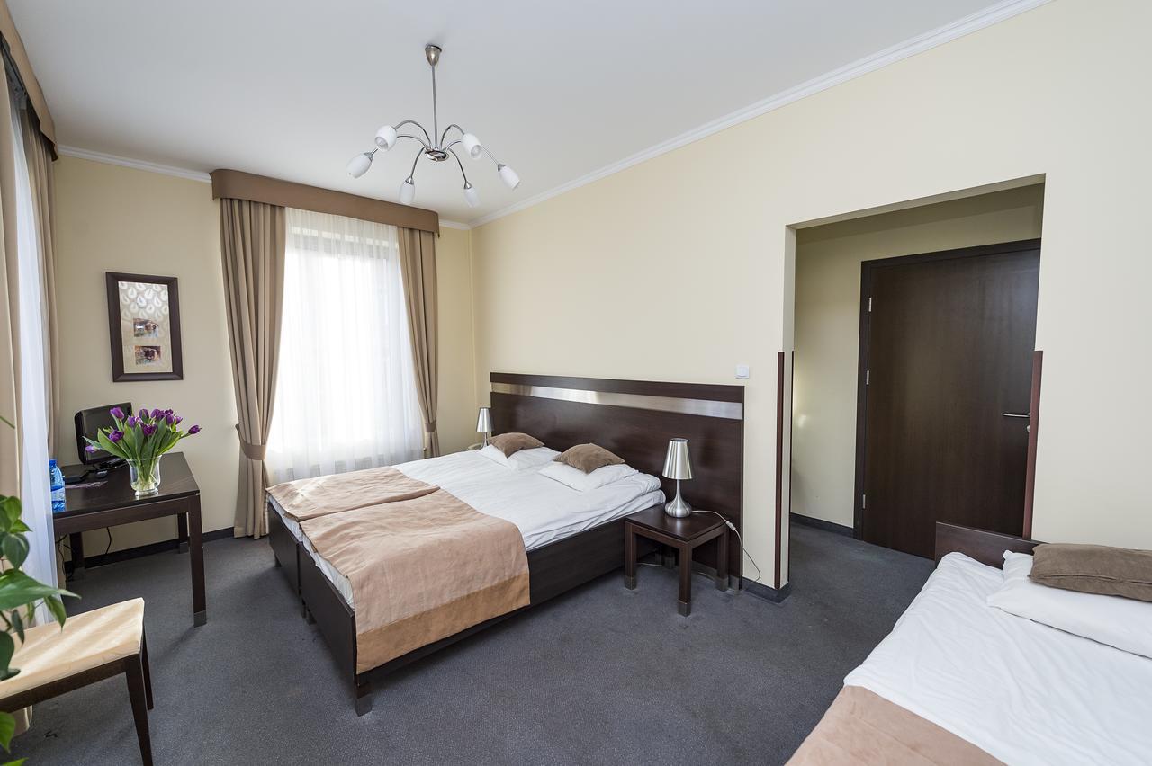 Hotel Restauracja Teczowa ลูบาน ภายนอก รูปภาพ