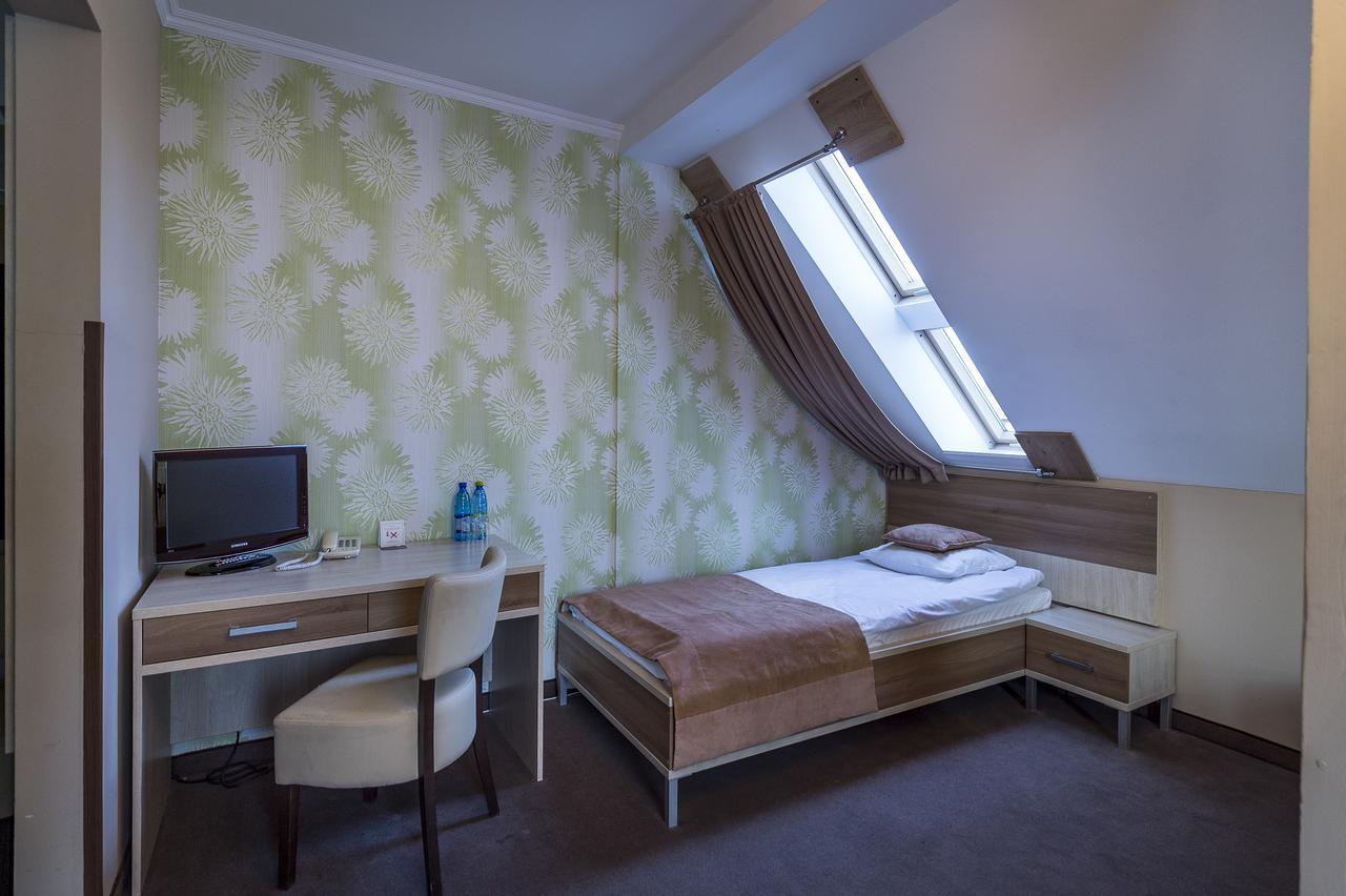 Hotel Restauracja Teczowa ลูบาน ภายนอก รูปภาพ