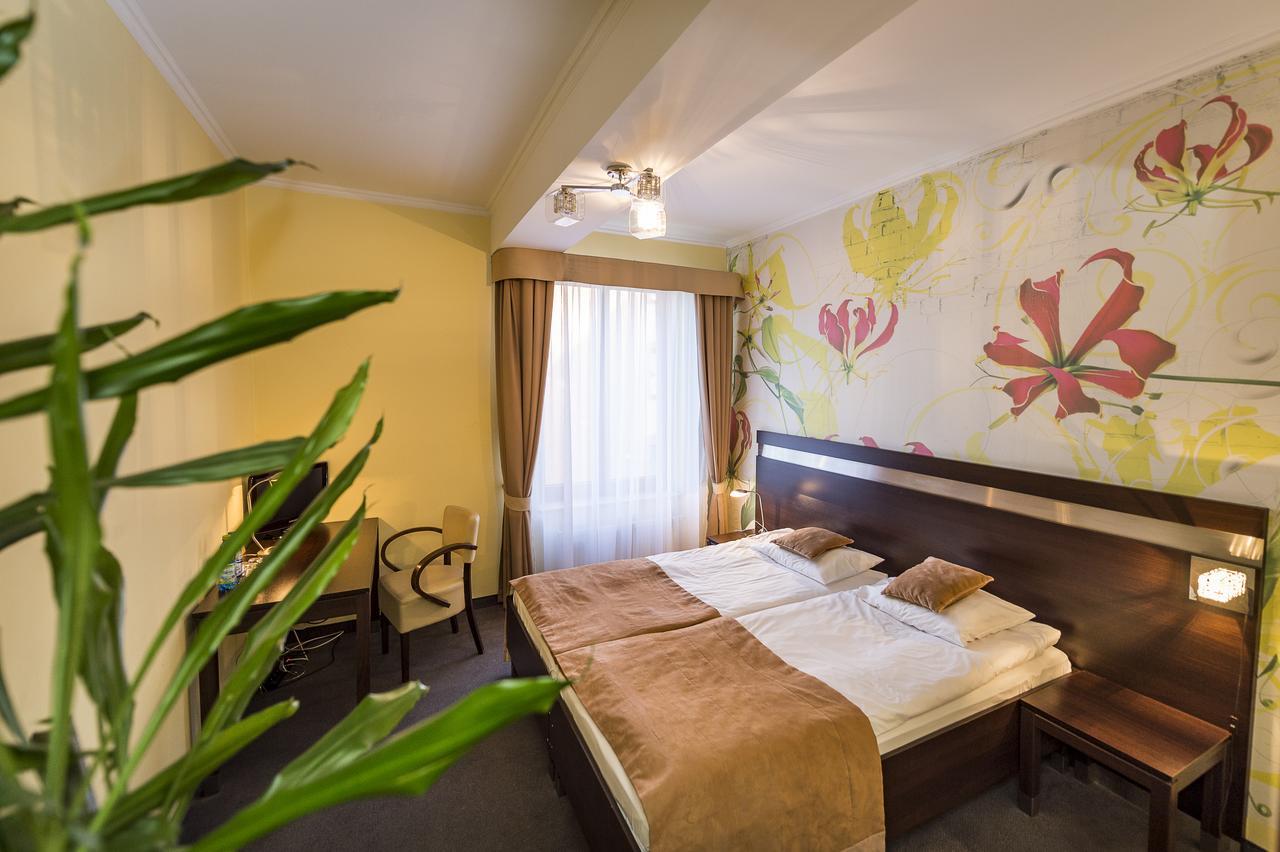 Hotel Restauracja Teczowa ลูบาน ภายนอก รูปภาพ