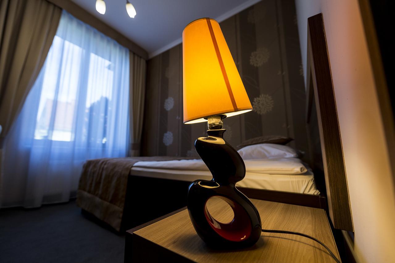 Hotel Restauracja Teczowa ลูบาน ภายนอก รูปภาพ