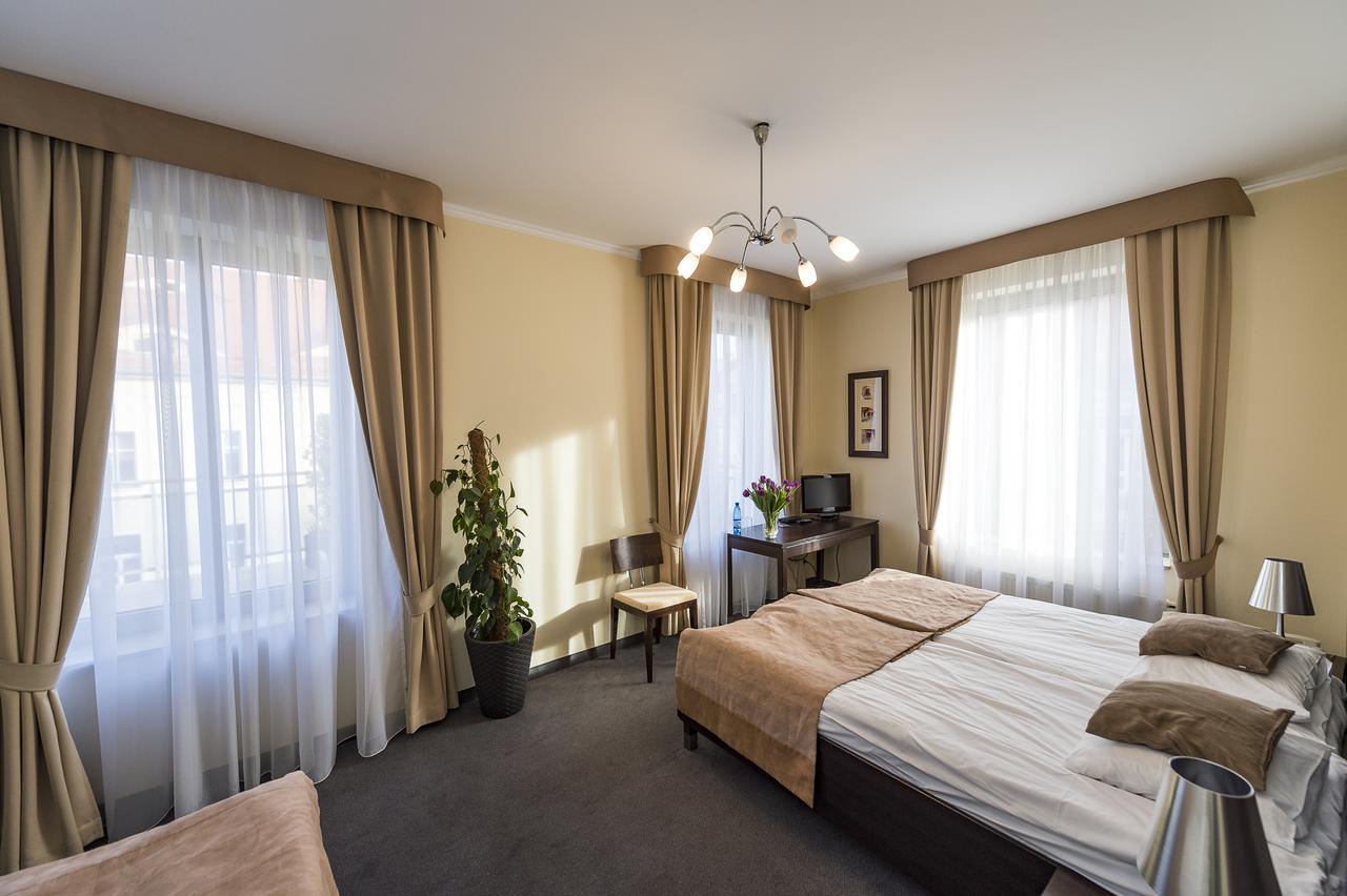 Hotel Restauracja Teczowa ลูบาน ภายนอก รูปภาพ