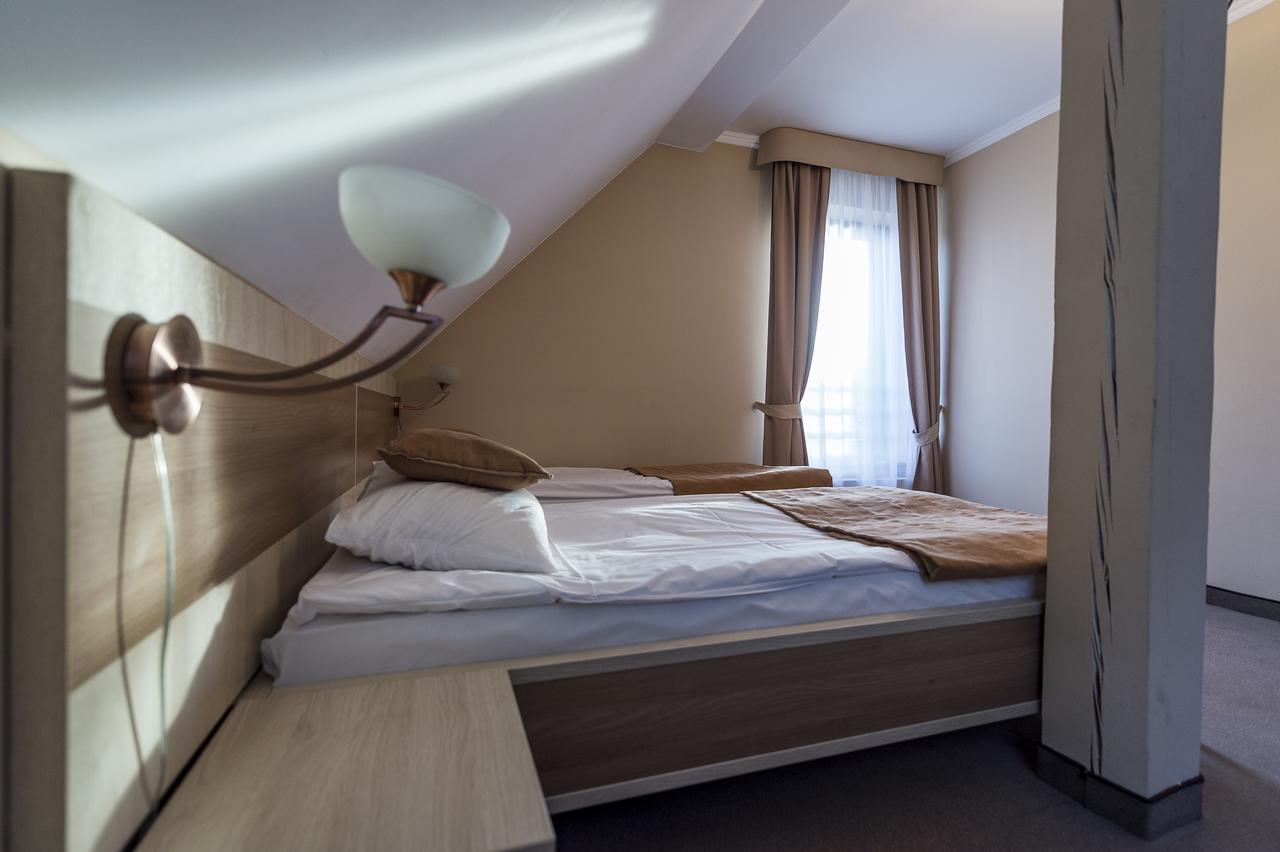 Hotel Restauracja Teczowa ลูบาน ภายนอก รูปภาพ