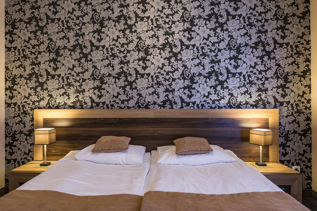 Hotel Restauracja Teczowa ลูบาน ภายนอก รูปภาพ