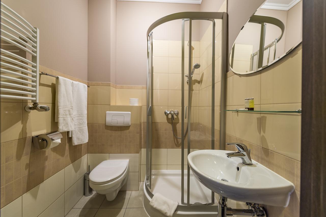 Hotel Restauracja Teczowa ลูบาน ภายนอก รูปภาพ