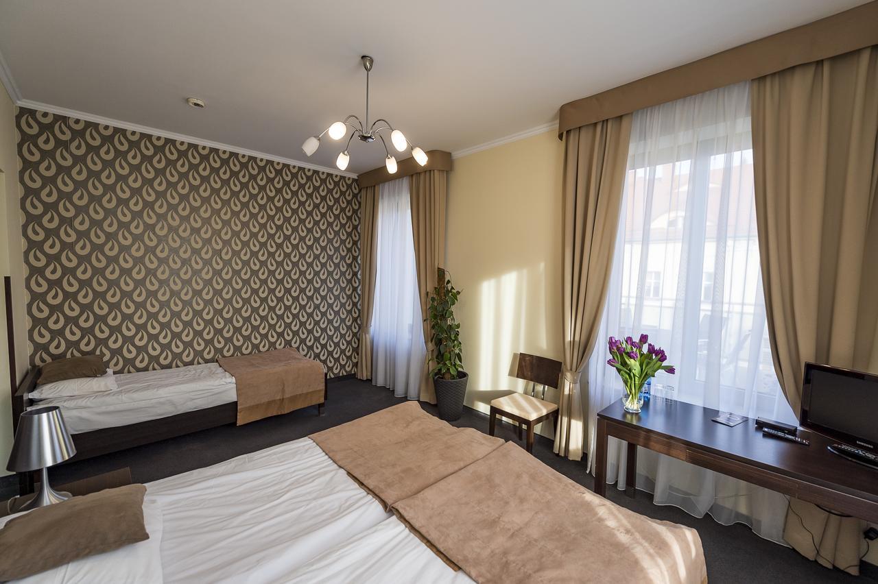 Hotel Restauracja Teczowa ลูบาน ภายนอก รูปภาพ