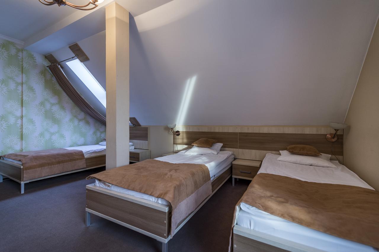 Hotel Restauracja Teczowa ลูบาน ภายนอก รูปภาพ
