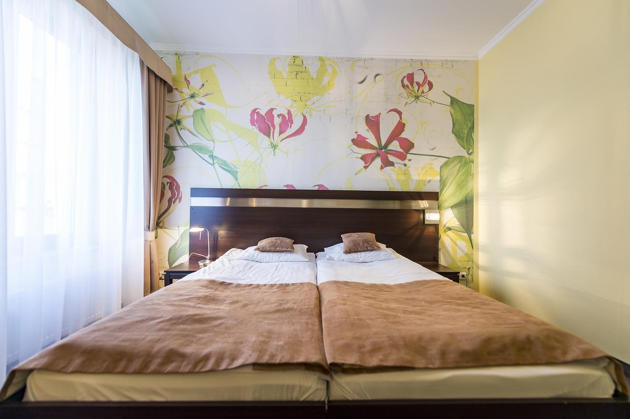 Hotel Restauracja Teczowa ลูบาน ภายนอก รูปภาพ