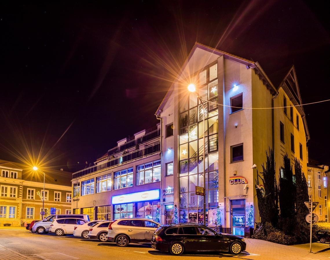 Hotel Restauracja Teczowa ลูบาน ภายนอก รูปภาพ