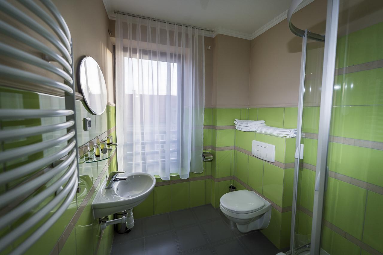 Hotel Restauracja Teczowa ลูบาน ภายนอก รูปภาพ