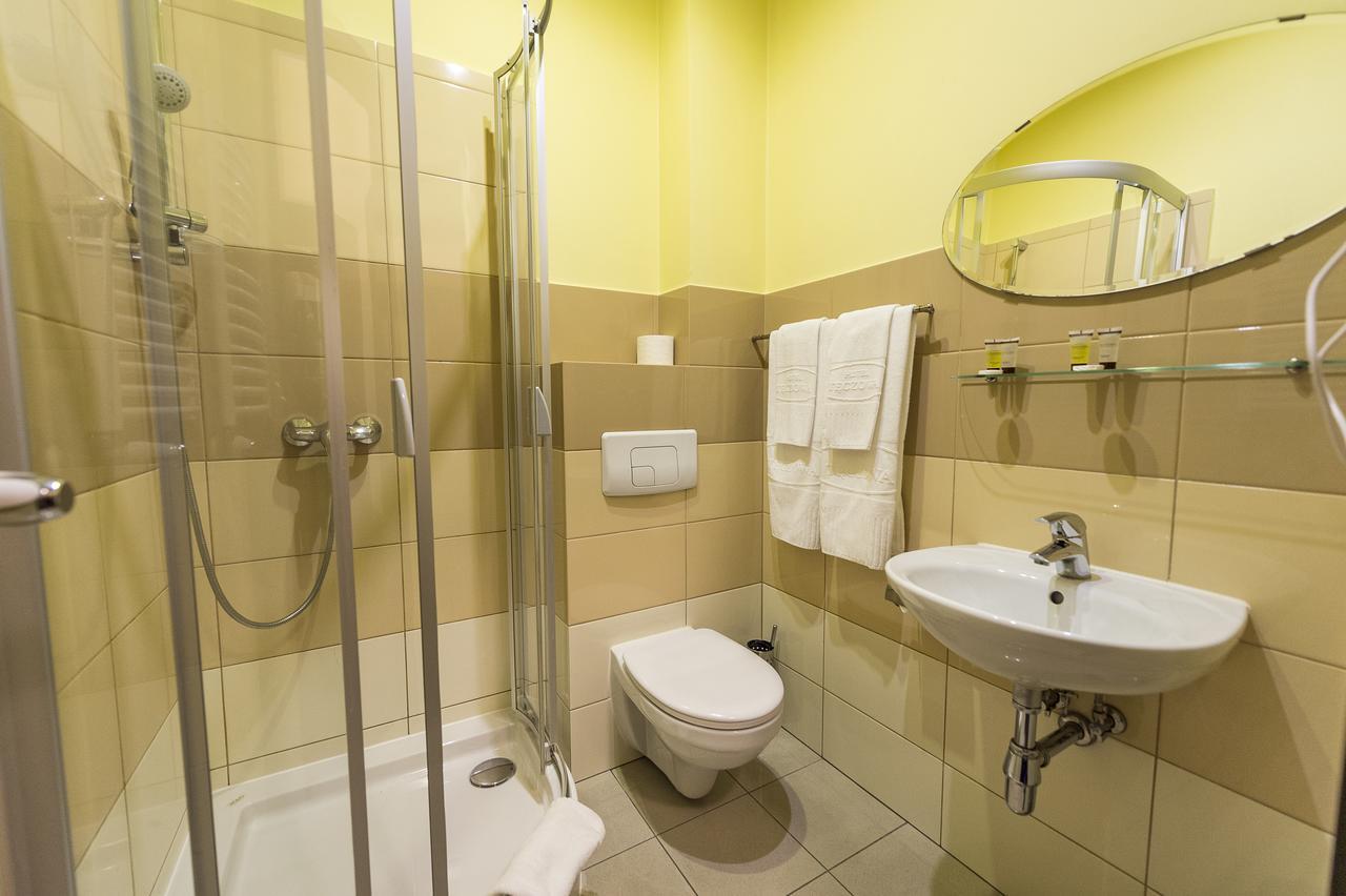 Hotel Restauracja Teczowa ลูบาน ภายนอก รูปภาพ