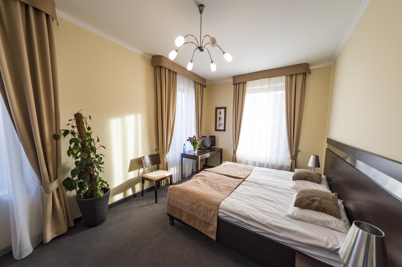 Hotel Restauracja Teczowa ลูบาน ภายนอก รูปภาพ