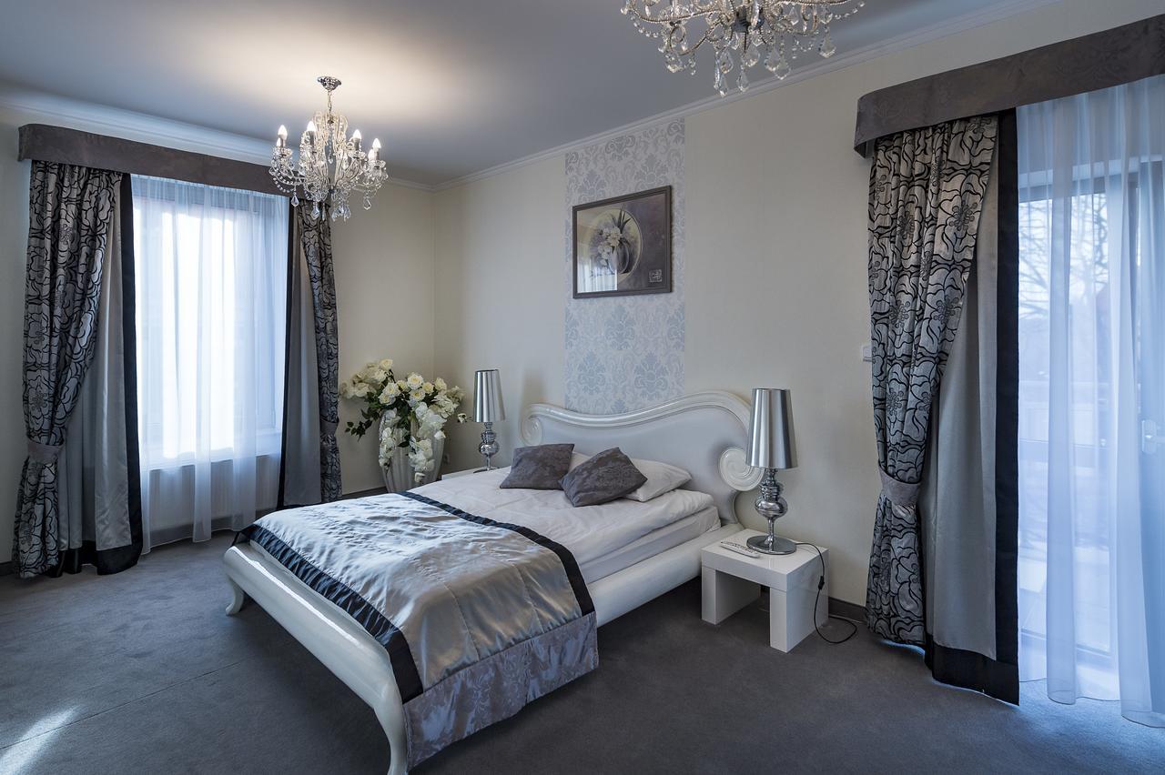 Hotel Restauracja Teczowa ลูบาน ภายนอก รูปภาพ