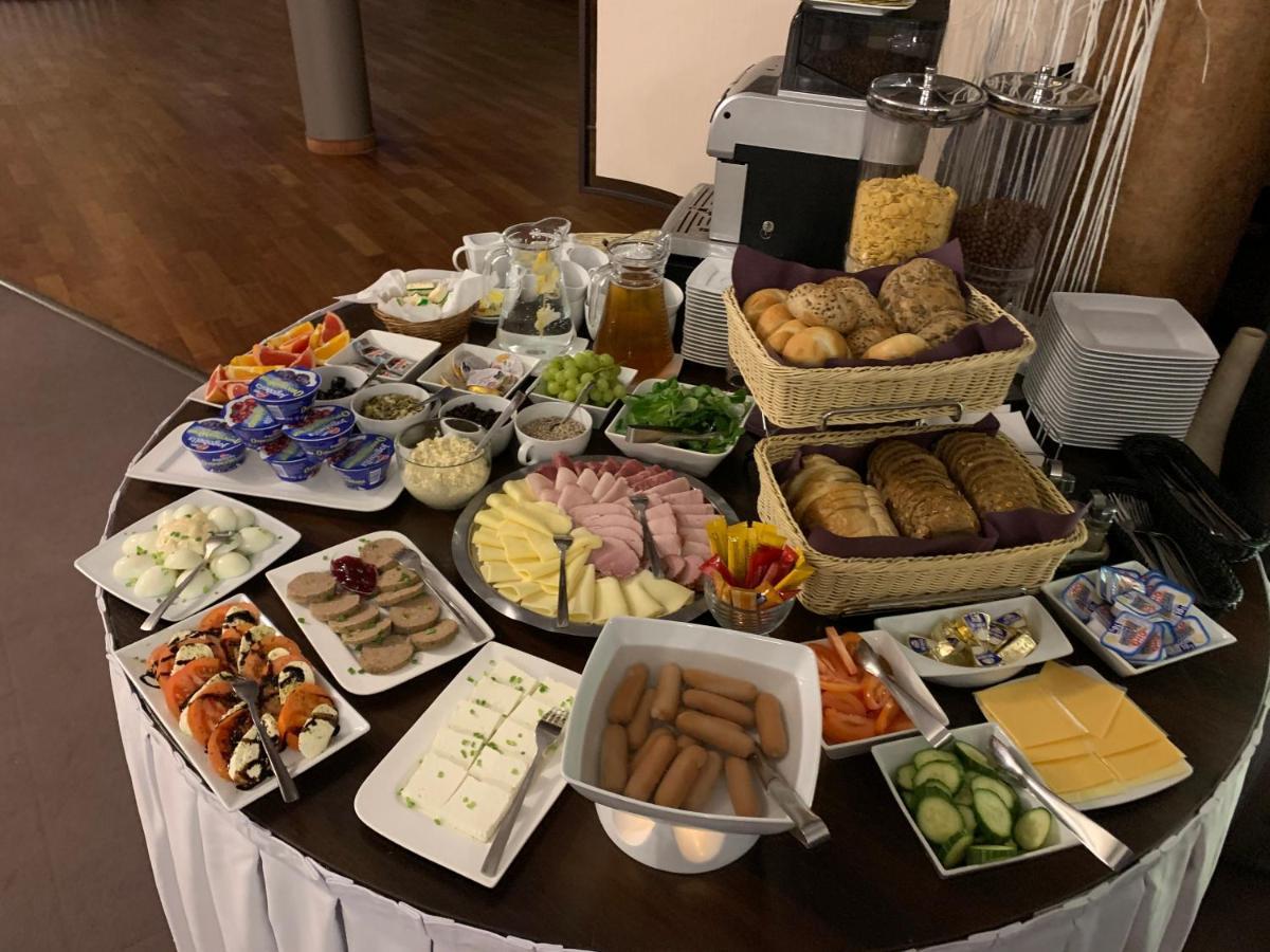 Hotel Restauracja Teczowa ลูบาน ภายนอก รูปภาพ